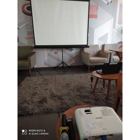 6 By 4 Tripod projector Screen rent in 